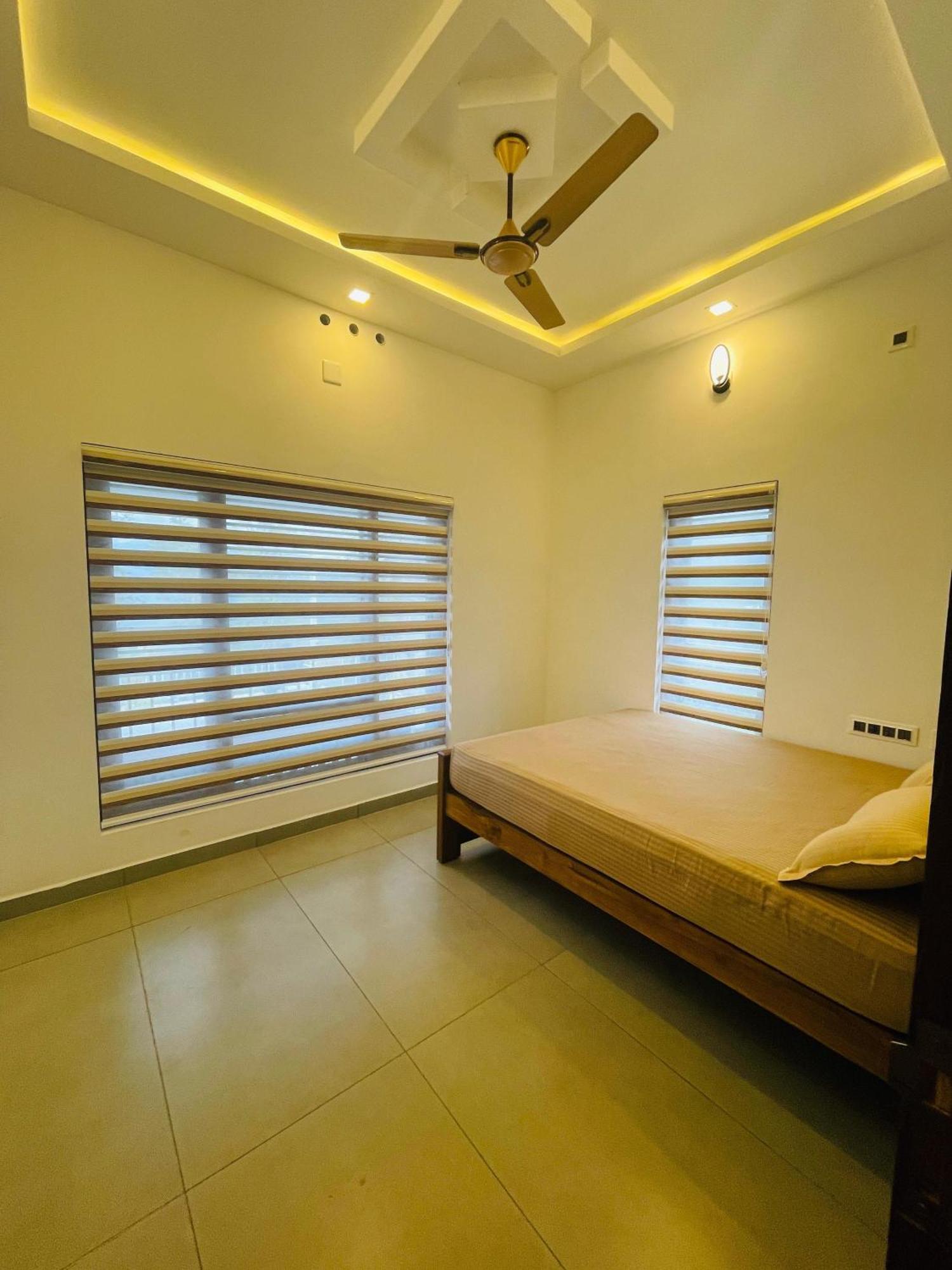 M R Holiday Home วากามอน ภายนอก รูปภาพ